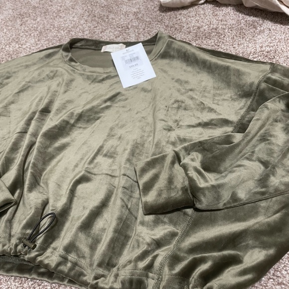 Altar’d State Velour Cropped Pullover - NWT - Picture 2 of 3